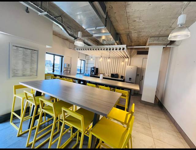 1,348M² OFFICE TO LET IN VORNA VALLEY